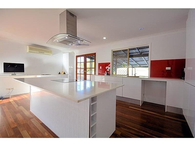 6 Island Street, Saunders Beach QLD 4818