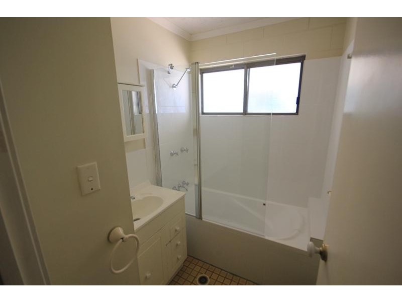 12 Banfield Drive, Mount Louisa QLD 4814