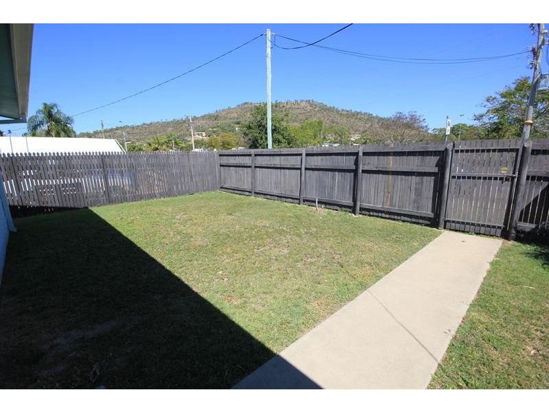 12 Banfield Drive, Mount Louisa QLD 4814