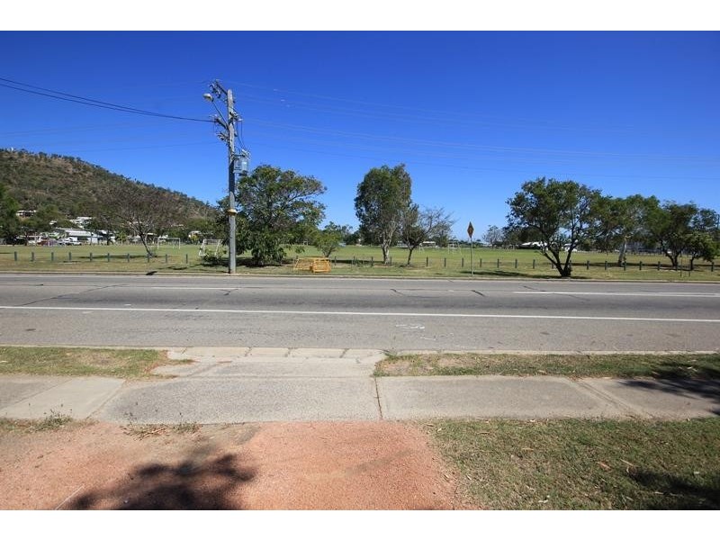 12 Banfield Drive, Mount Louisa QLD 4814