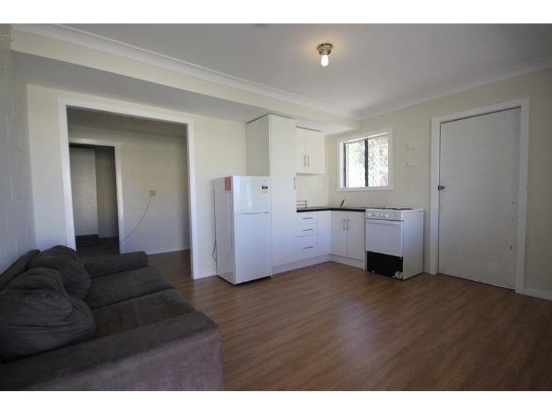 2/23 Gilbert  Crescent, North Ward QLD 4810