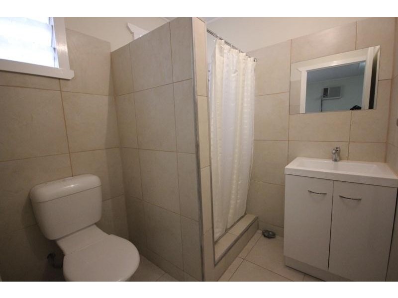 2/23 Gilbert  Crescent, North Ward QLD 4810