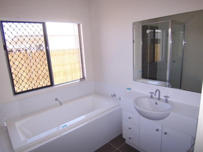 13 Yarra Crescent, Kelso QLD 4815