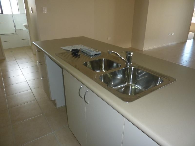 40 Tipperary Street, Mount Low QLD 4818