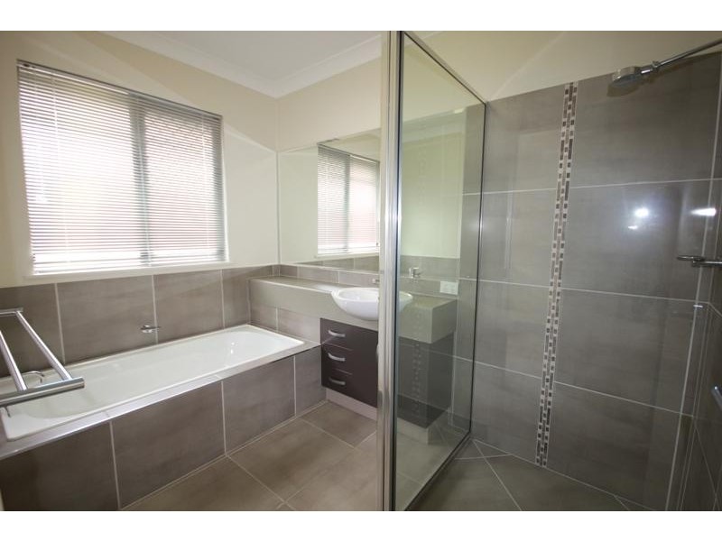 38 Bookara Gum Crescent, Mount Low QLD 4818