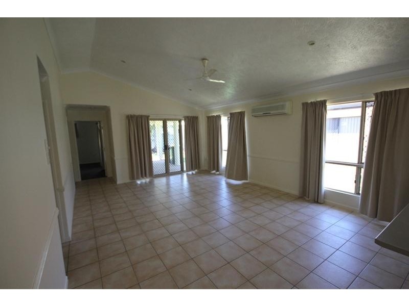6 Monteray Way, Kirwan QLD 4817