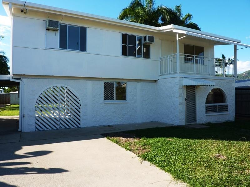 17 Champagne  Crescent, Kelso QLD 4815