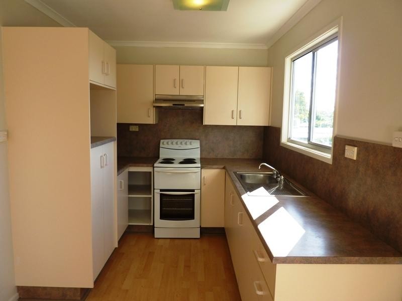 17 Champagne  Crescent, Kelso QLD 4815