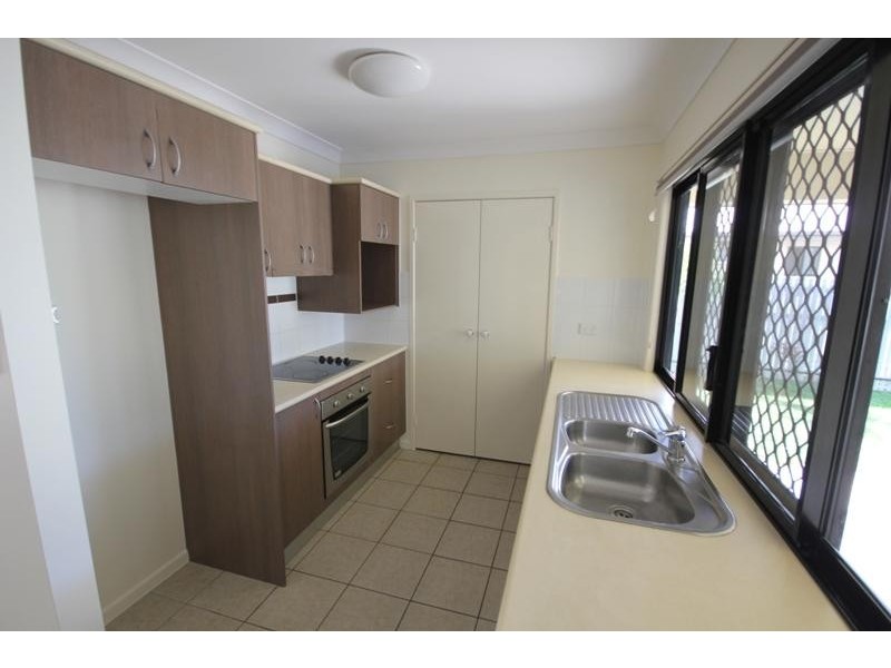 27 Fitzgerald  Crescent, Kirwan QLD 4817