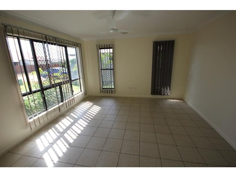 27 Fitzgerald  Crescent, Kirwan QLD 4817
