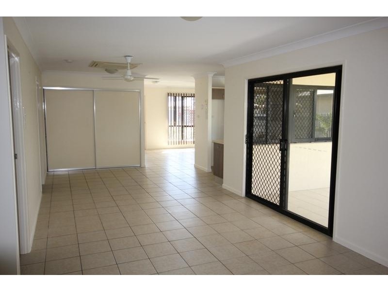 27 Fitzgerald  Crescent, Kirwan QLD 4817