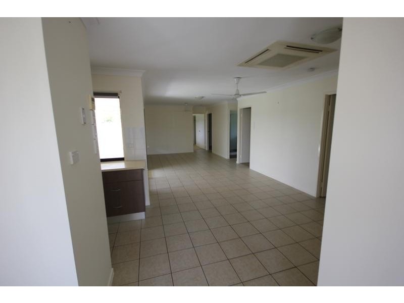 27 Fitzgerald  Crescent, Kirwan QLD 4817