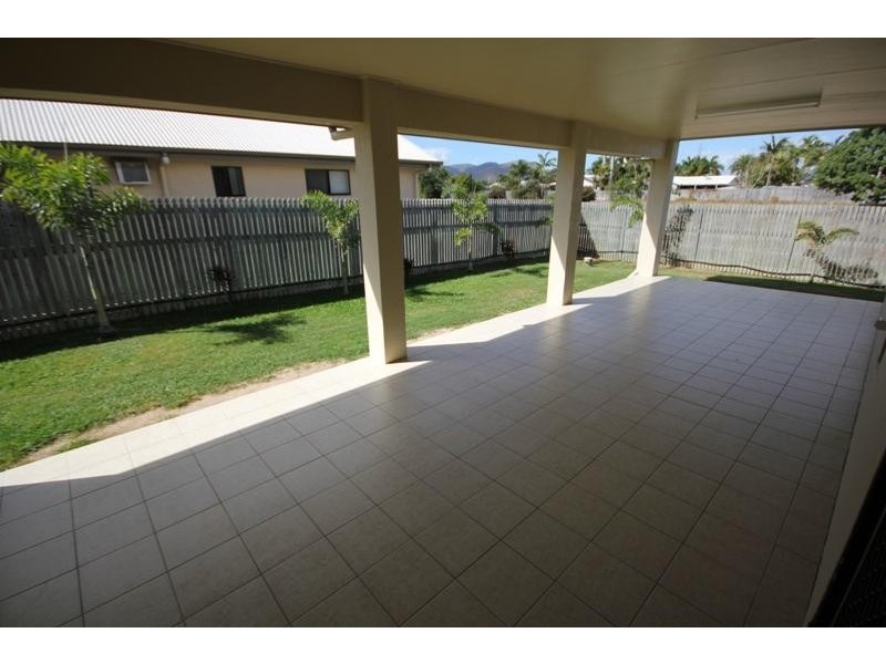 27 Fitzgerald  Crescent, Kirwan QLD 4817
