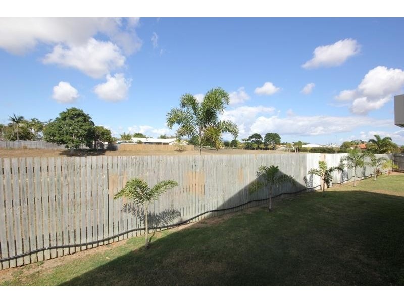 27 Fitzgerald  Crescent, Kirwan QLD 4817