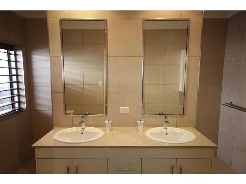 10 Albatross Court, Kirwan QLD 4817