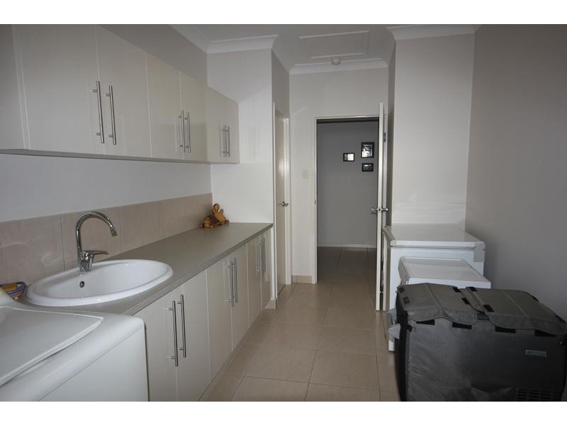 10 Albatross Court, Kirwan QLD 4817