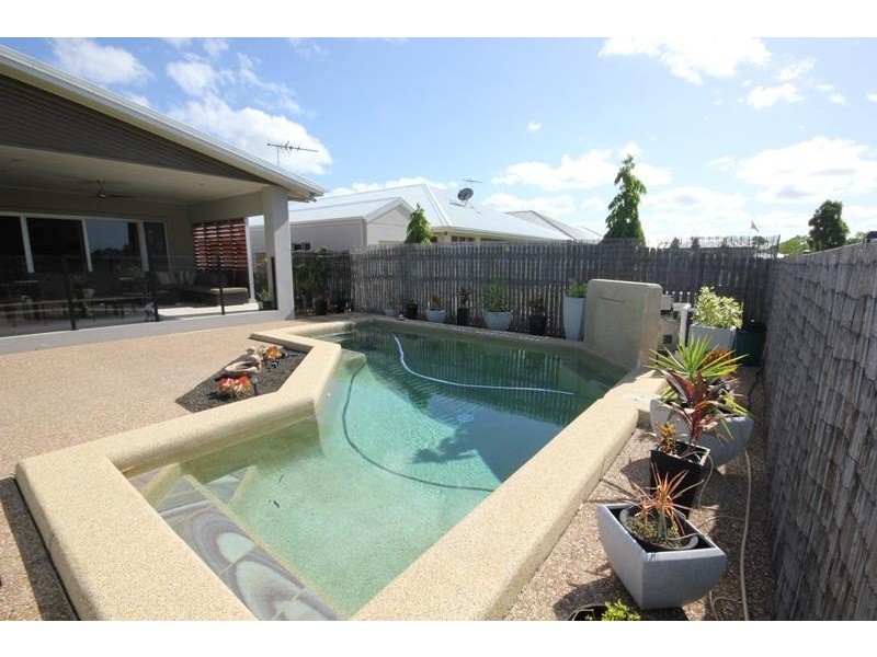 10 Albatross Court, Kirwan QLD 4817