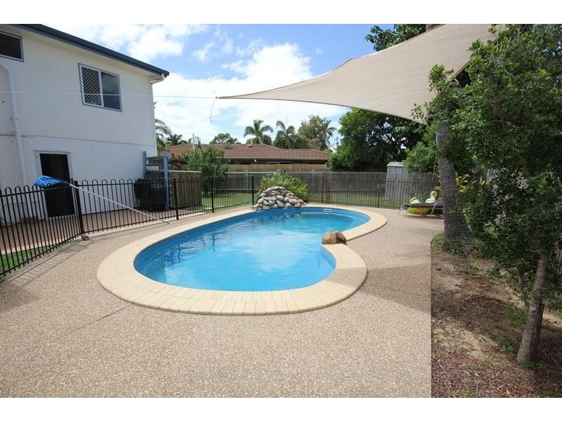 26 Roberts Towns  Crescent, Condon QLD 4815