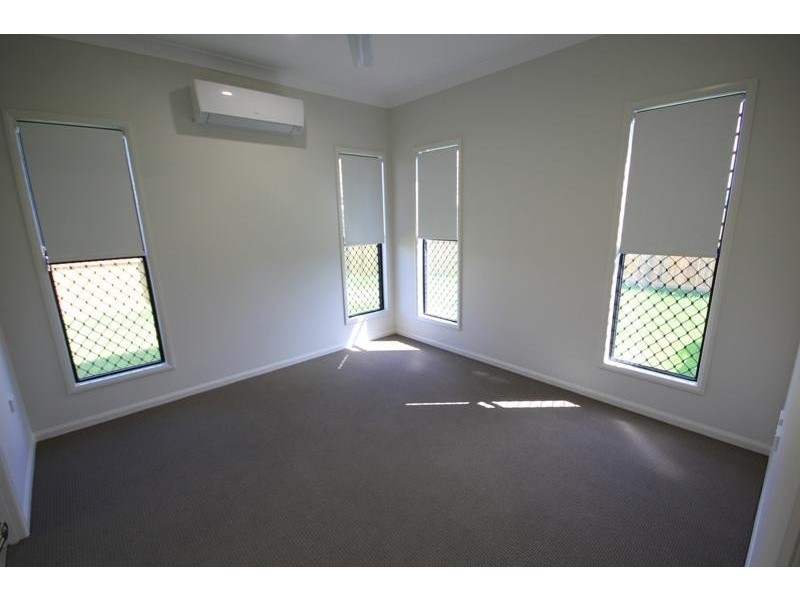 10a Wakeboard Circuit, Kelso QLD 4815