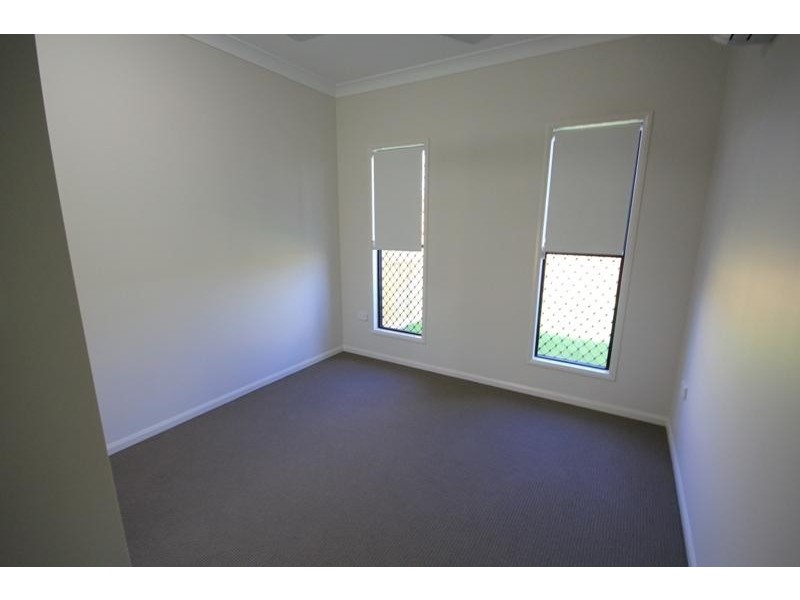 10a Wakeboard Circuit, Kelso QLD 4815