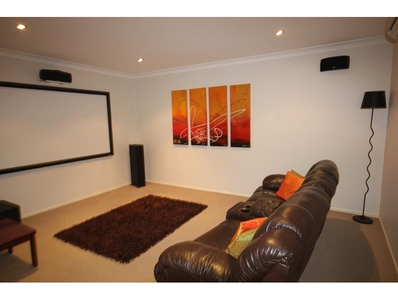 10 Albatross Court, Kirwan QLD 4817