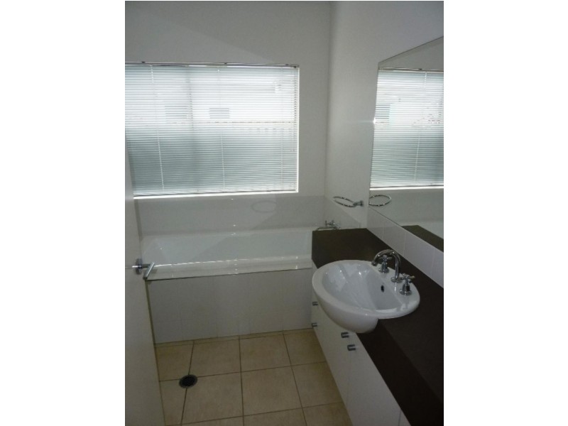 32 Dunlop Street, Kelso QLD 4815