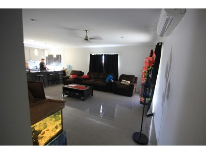 27 Kroymans Drive, Mount Louisa QLD 4814