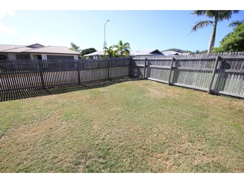 27 Kroymans Drive, Mount Louisa QLD 4814