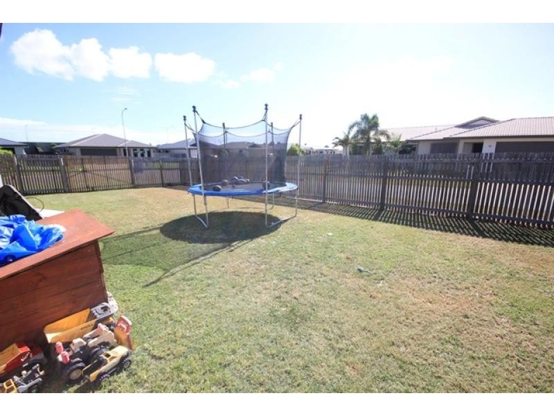 27 Kroymans Drive, Mount Louisa QLD 4814