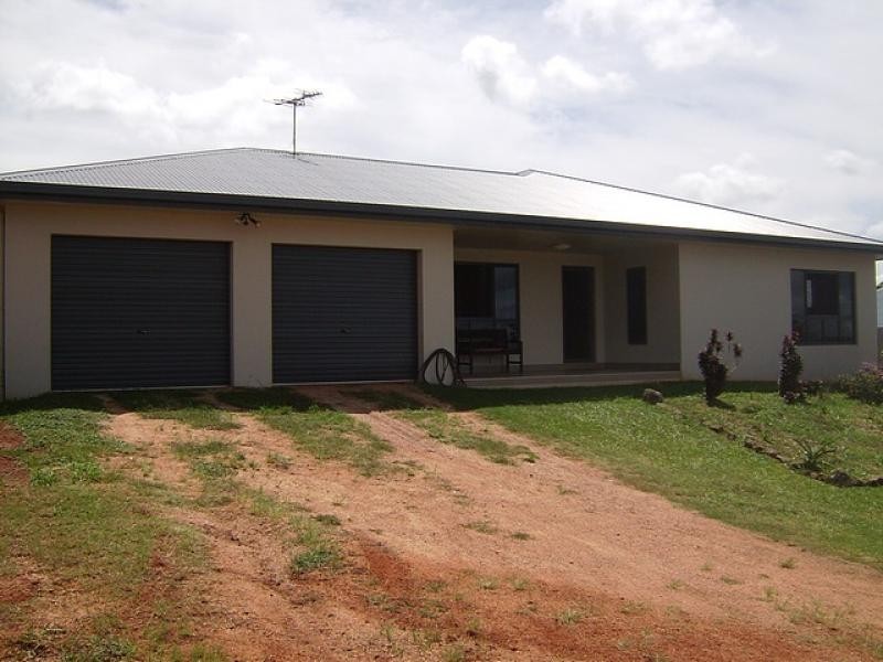 25 Bernard St, Malanda, Tablelands QLD 4680