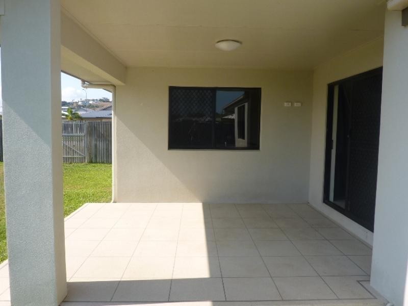 10 Anchorage Circuit, Bushland Beach QLD 4818