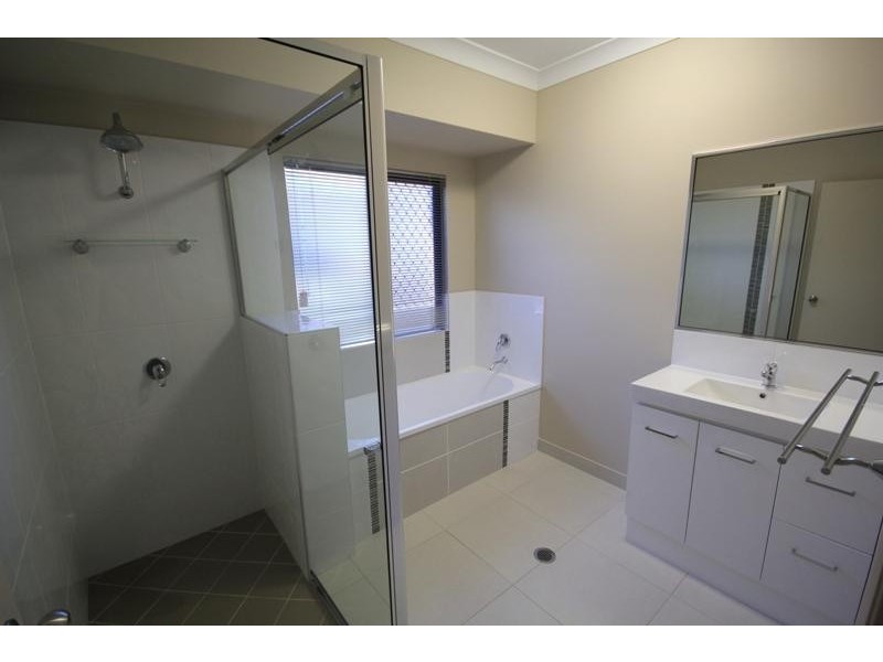 10b Sunhaven Boulevard, Burdell QLD 4818