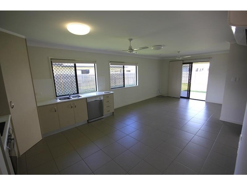 13 Hollanders  Crescent, Kelso QLD 4815