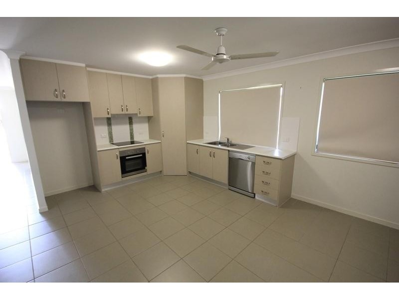 13 Hollanders  Crescent, Kelso QLD 4815