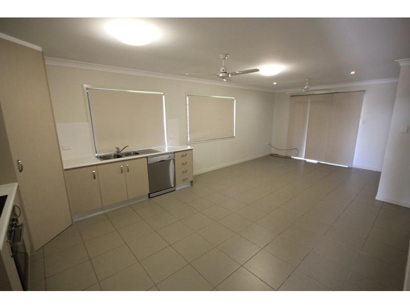 13 Hollanders  Crescent, Kelso QLD 4815