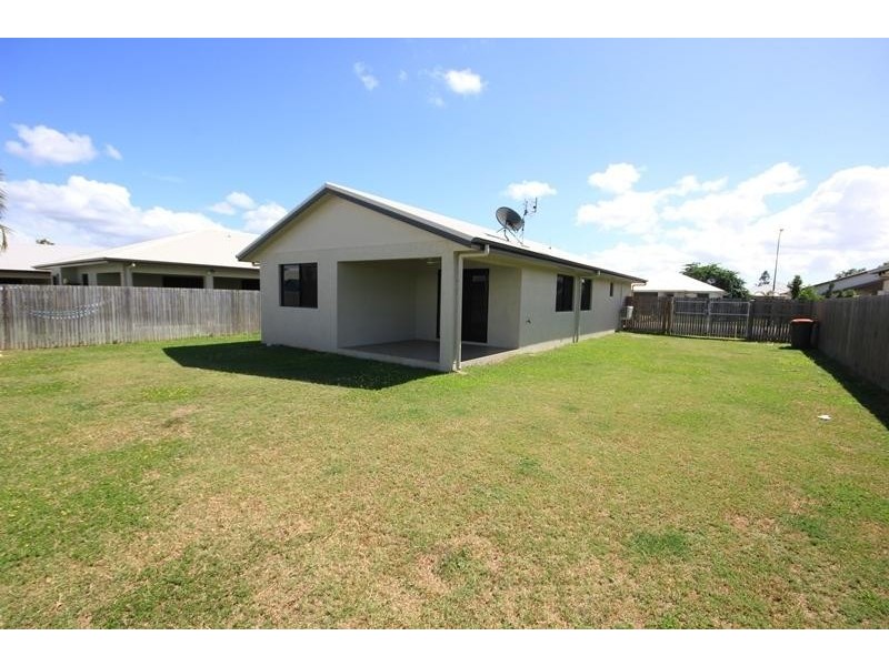 13 Hollanders  Crescent, Kelso QLD 4815