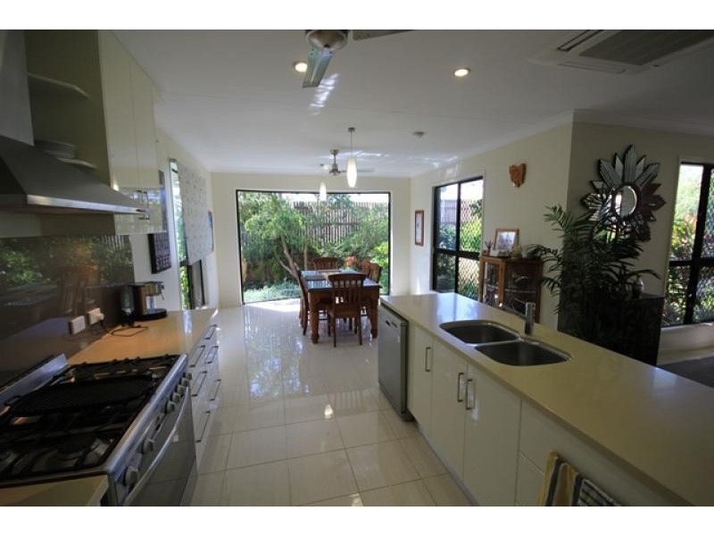 7 Mariala Court, Bushland Beach QLD 4818