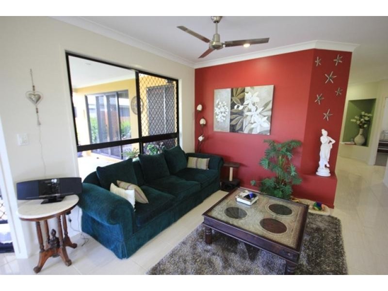 7 Mariala Court, Bushland Beach QLD 4818