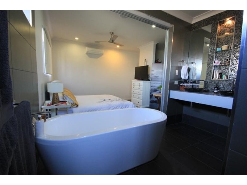 13 Balladonia  Avenue, Mount Low QLD 4818