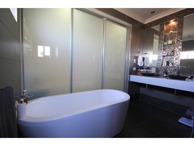 13 Balladonia  Avenue, Mount Low QLD 4818