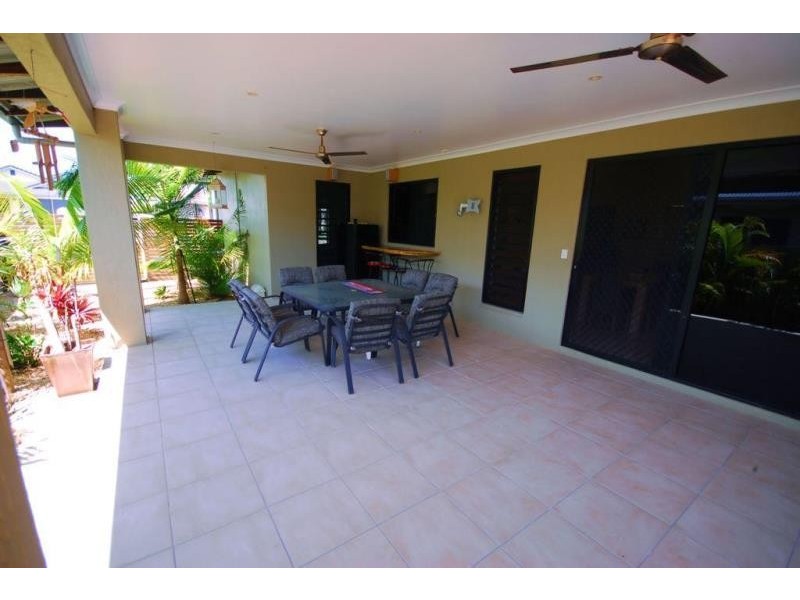 19 Daintree Drive, Bushland Beach QLD 4818