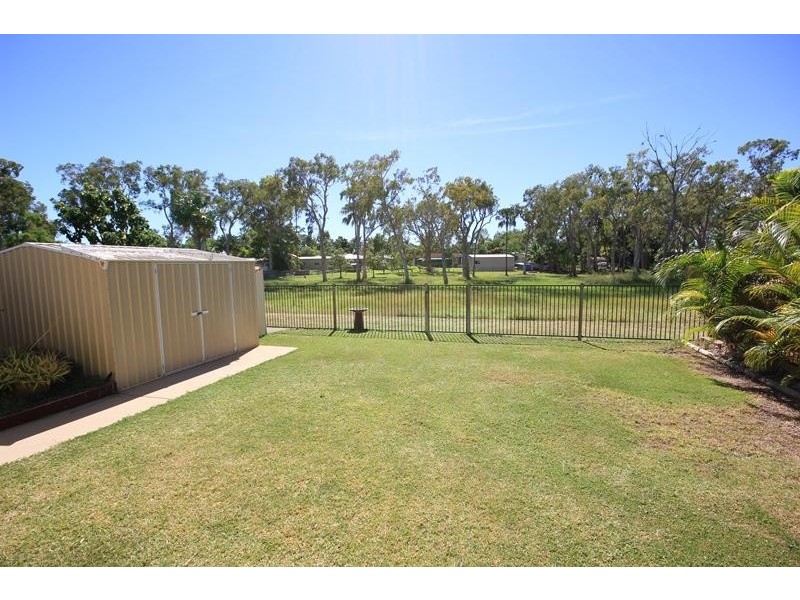 19 Daintree Drive, Bushland Beach QLD 4818