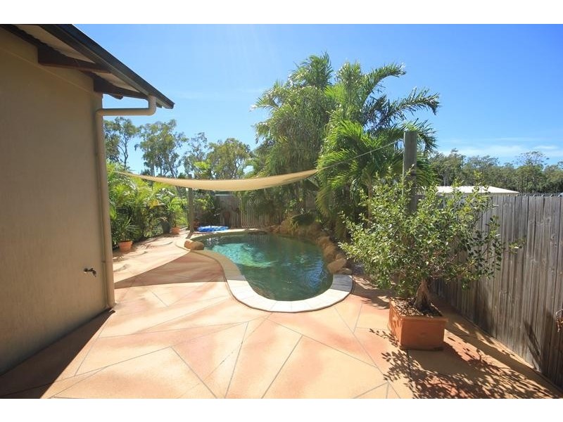 19 Daintree Drive, Bushland Beach QLD 4818