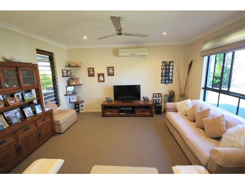 19 Daintree Drive, Bushland Beach QLD 4818