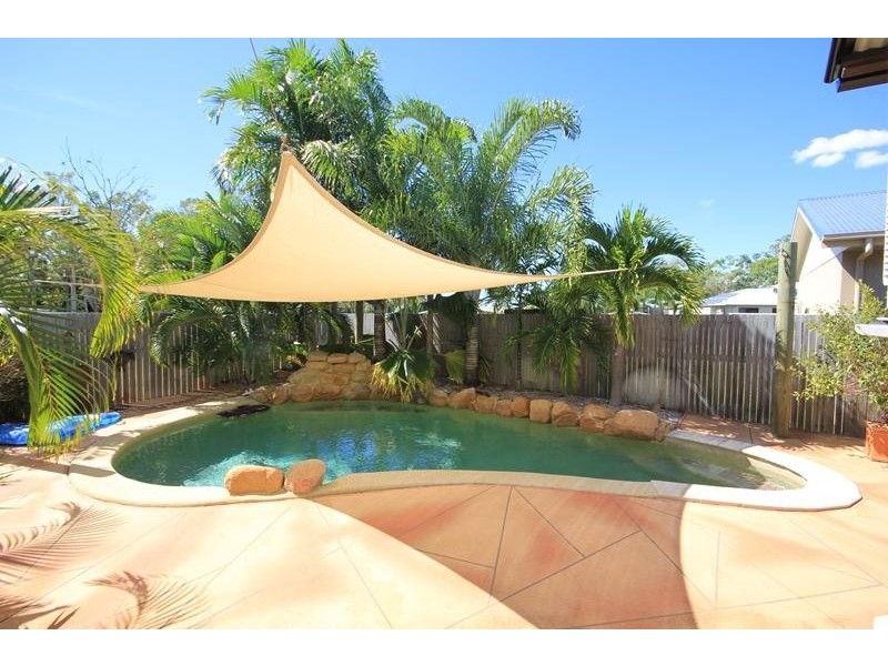 19 Daintree Drive, Bushland Beach QLD 4818
