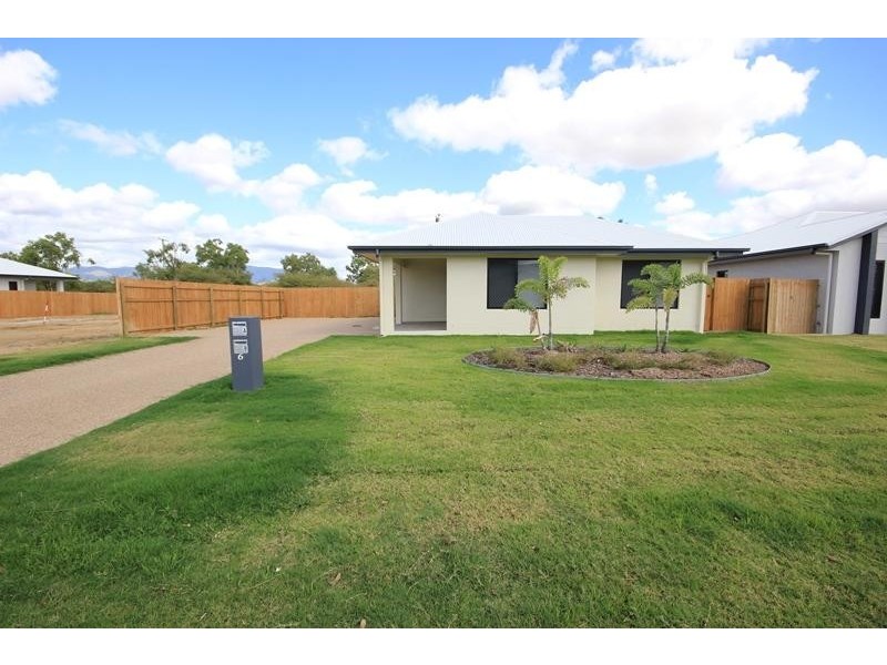 6 Wakeboard Circuit, Kelso QLD 4815