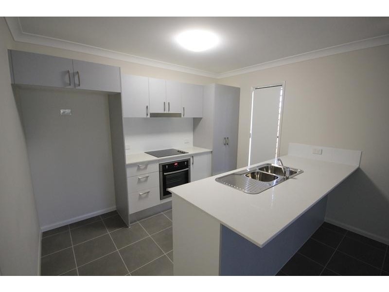 6 Wakeboard Circuit, Kelso QLD 4815