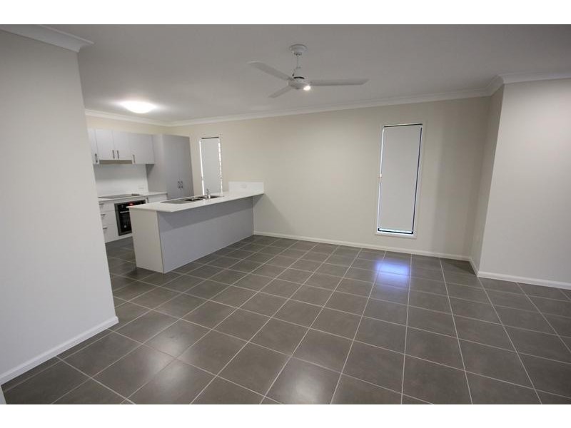 6 Wakeboard Circuit, Kelso QLD 4815