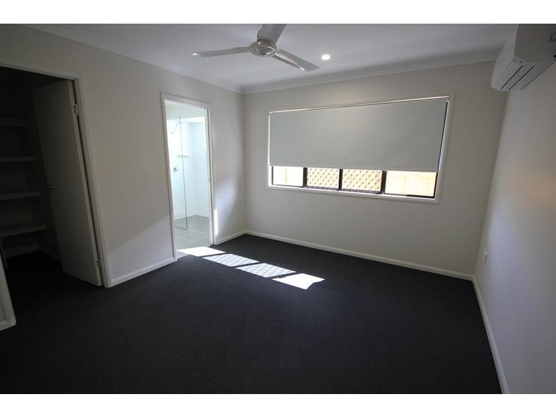 6 Wakeboard Circuit, Kelso QLD 4815
