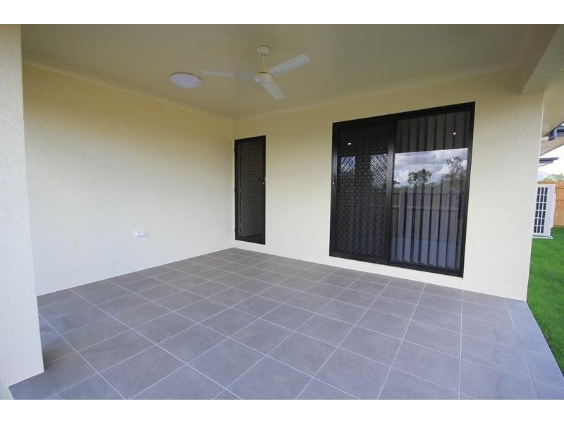 6 Wakeboard Circuit, Kelso QLD 4815